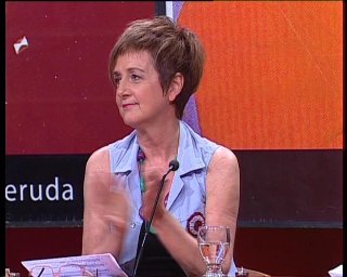 Cristina Eseiza anunci al ganador de la serie.